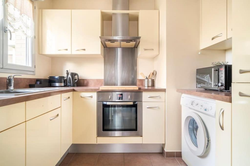 Appartement Avec Jardin Et Terrasse Pres De Paris Mantes-la-Jolie Luaran gambar