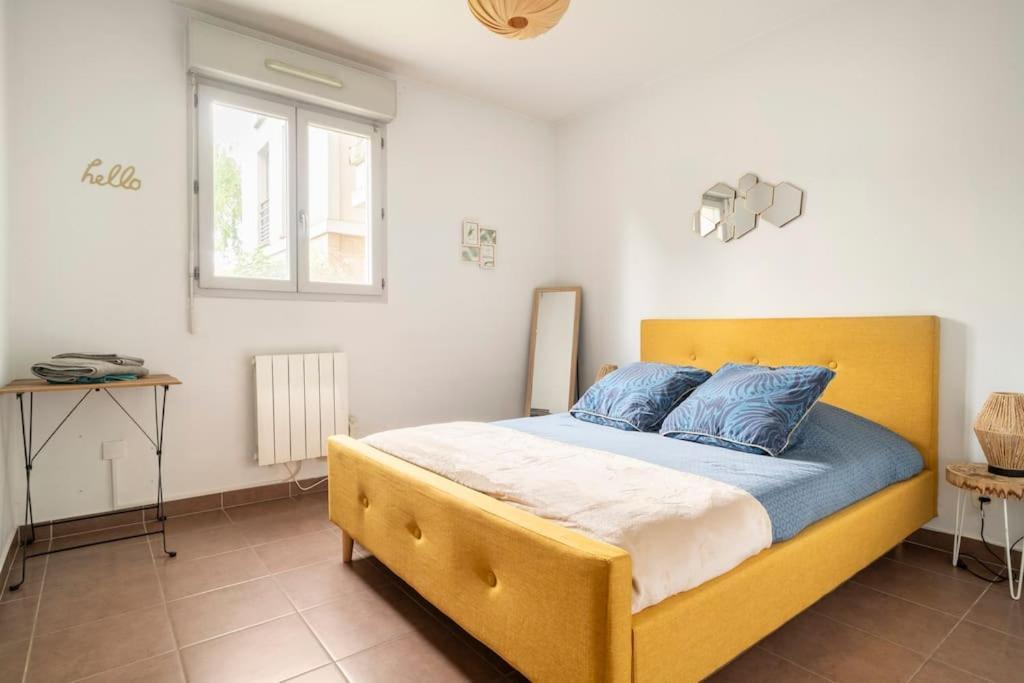 Appartement Avec Jardin Et Terrasse Pres De Paris Mantes-la-Jolie Luaran gambar