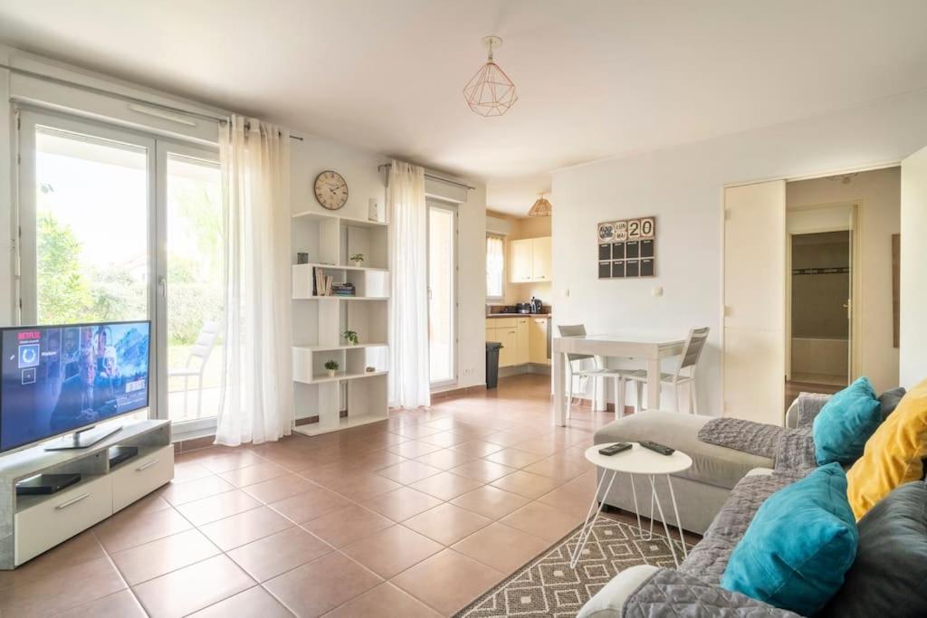 Appartement Avec Jardin Et Terrasse Pres De Paris Mantes-la-Jolie Luaran gambar