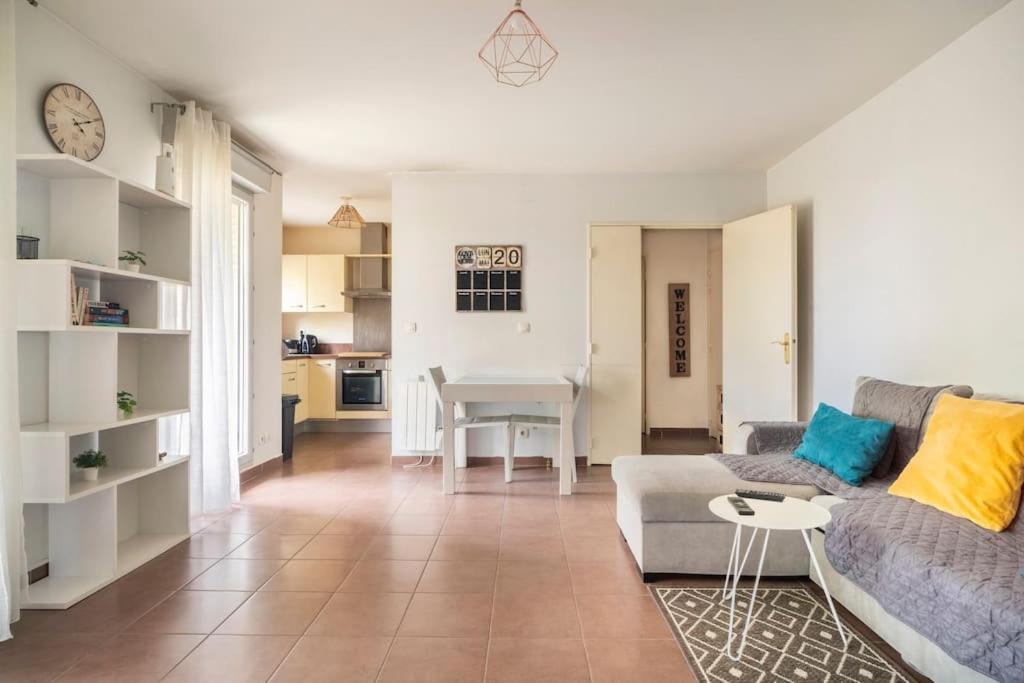Appartement Avec Jardin Et Terrasse Pres De Paris Mantes-la-Jolie Luaran gambar