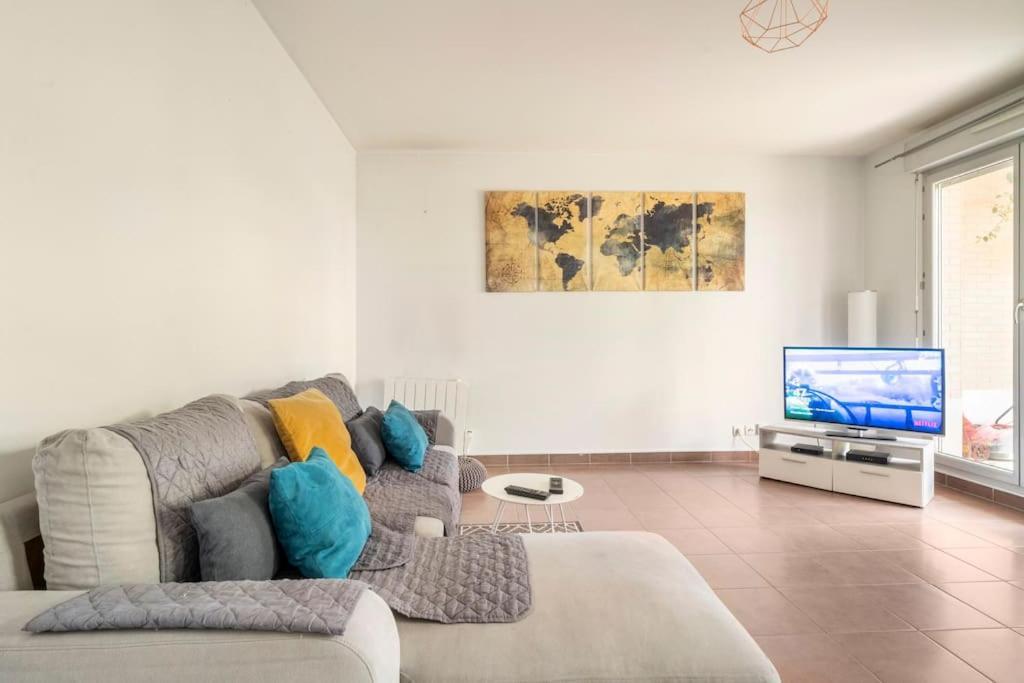 Appartement Avec Jardin Et Terrasse Pres De Paris Mantes-la-Jolie Luaran gambar